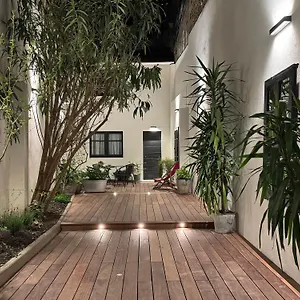 Bed & Breakfast La Maison D'arles