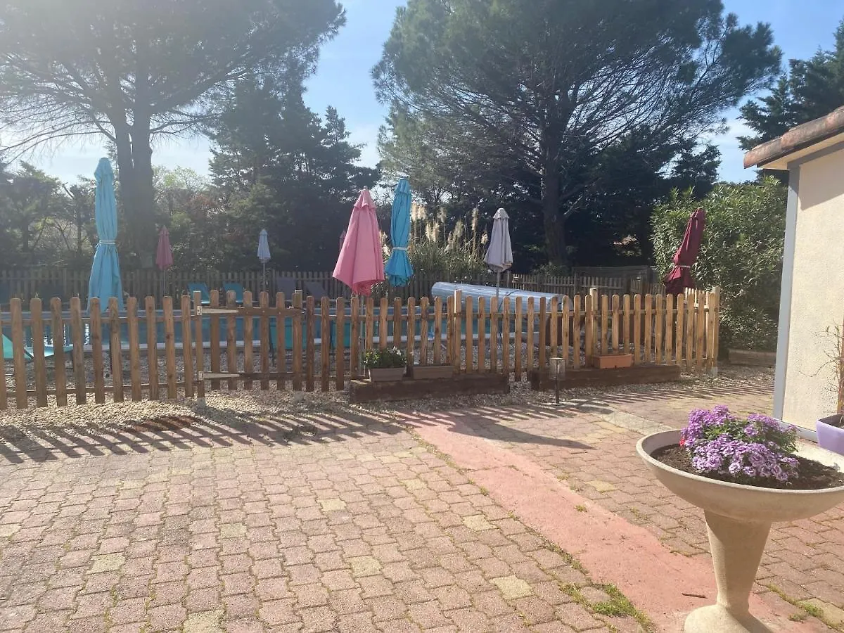 Hostellerie De La Source Αρλ Γαλλία