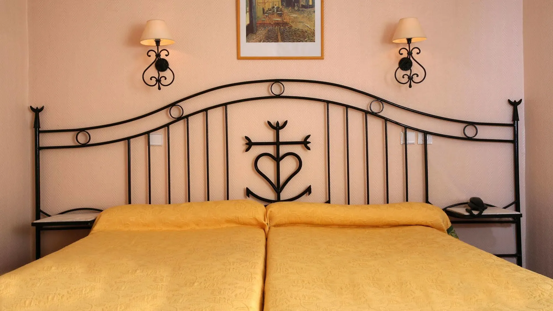 Hostellerie De La Source Αρλ Ξενοδοχείο